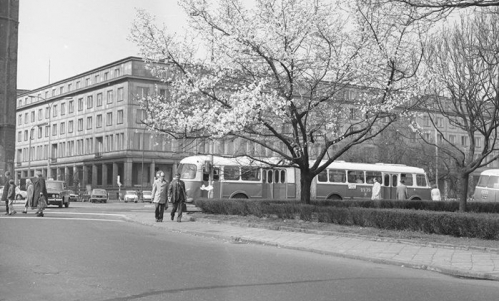 MODERNISTYCZNA PRZESTRZEŃ WARSZAWY. IN SITU - Ministerstwo Gospodarki