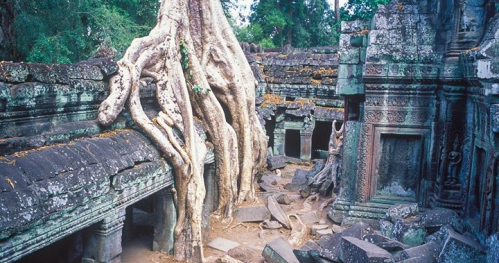 W świątyniach Angkoru. Prelekcja Jarosława Poniewiery.