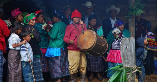 Czterech szamanów w świętej chacie: czas wśród Majów