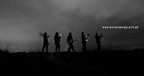 Korniszony blisko przodka!