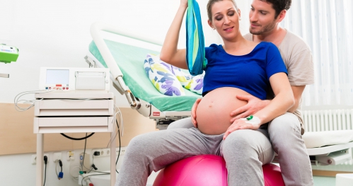 Łagodzenie bólu i rola osoby towarzyszącej w porodzie