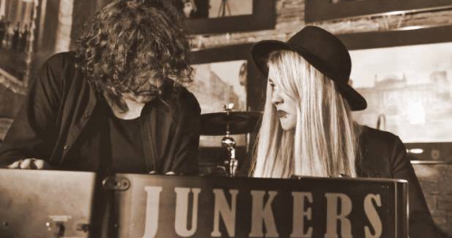 BLUES JUNKERS DUO - w No Frames Studio + open bar (till 22.30)