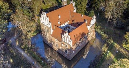 Zwiedzanie Zamku na wodzie w Wojnowicach (Z PRZEWODNIKIEM)