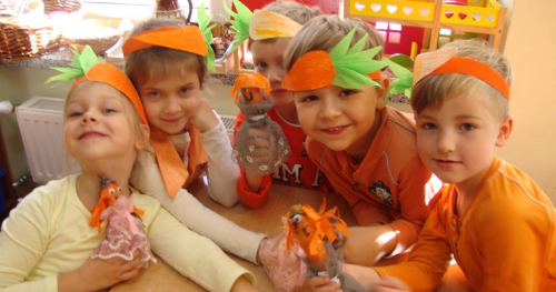 Plastyczne warsztaty międzypokoleniowe "Dzień Marchewki"