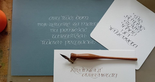 UNCJAŁA ostrą stalówką (Pointed Pen Uncial)