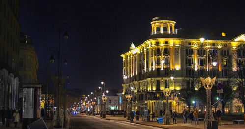 13.12.2025 (sobota) - 17:00 - Ciemna strona Krakowskiego Przedmieścia w świątecznej iluminacji. [Spacer]