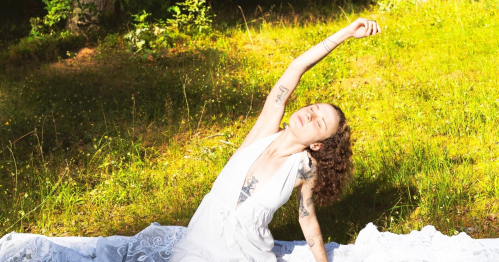 "Przepływy" - joga, oddech & natura wyrażania siebie w Wasilkowie. Prowadząca: Malika Tomkiel - kwiecień 2026